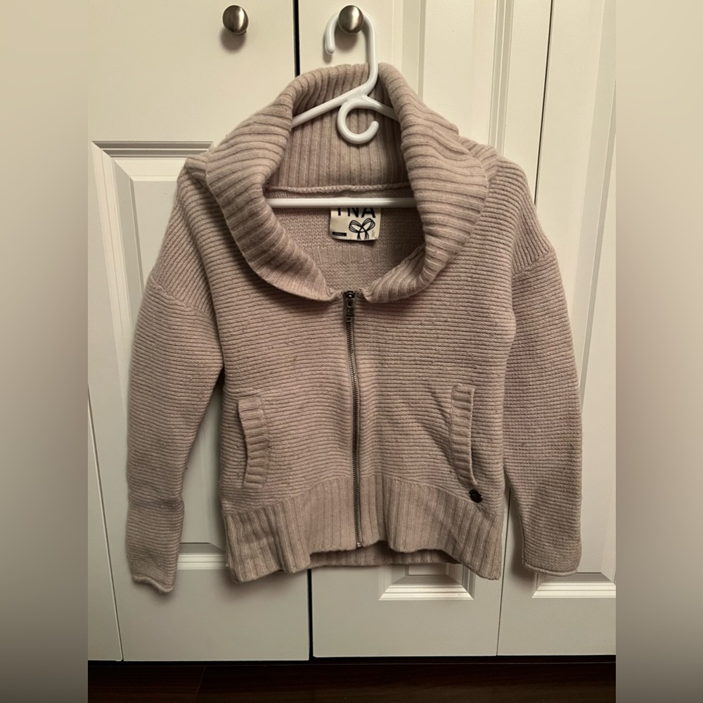 ⭐️ TNA Cardigan Sweater size small ⭐️